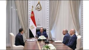 الرئيس عبد الفتاح السيسي يجتمع برئيس مجلس الوزراء ووزير الكهرباء والطاقة المُتجددة
