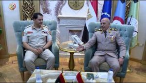 الفريق أحمد خليفة رئيس أركان حرب القوات المسلحة يلتقى رئيس أركان القوات البرية بالجيش الليبى