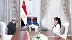 الرئيس عبد الفتاح السيسي يجتمع مع وزير الطيران المدني ورئيسة شركة مصر للطيران للخدمات الجوية