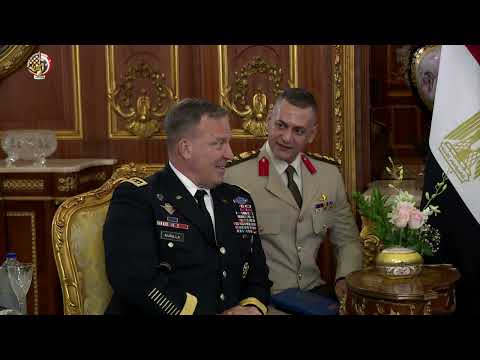 الفريق أحمد خليفة رئيس أركان حرب القوات المسلحة يلتقى قائد القيادة المركزية الأمريكية hqdefaul 45