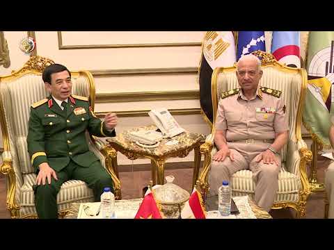 الفريق أول عبد المجيد صقر يلتقى وزير الدفاع الفيتنامى hqdefaul 27