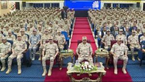 الفريق أول عبد المجيد صقر يلتقى بعدد من مقاتلى المنطقة الجنوبية العسكرية