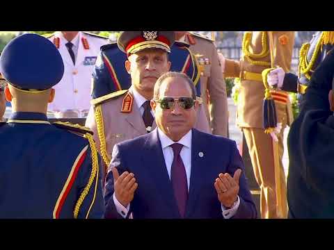 الرئيس عبد الفتاح السيسى يضع إكليل من الزهور على النصب التذكارى لشهداء القوات المسلحة hqdefaul 20