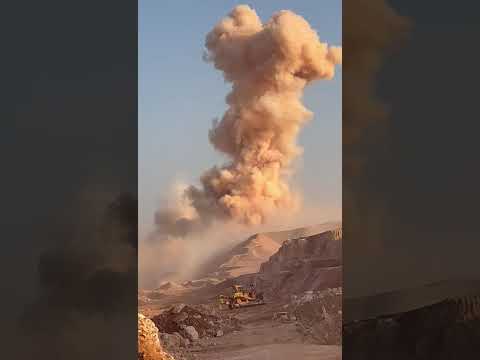 فى مصراقوى عملية تنفيذ طريق تفجير الجبال مهندسين مصر لايعرفون المستحيل hqdefaul 23