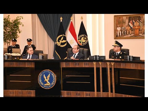 الرئيس عبد الفتاح السيسي يجري حوارًا تفاعليًا مع المتقدمين الجدد للالتحاق بأكاديمية الشرطة hqdefaul 50